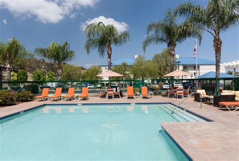 pet-friendly suites in valencia ca|Dog Friendly Valencia, CA .